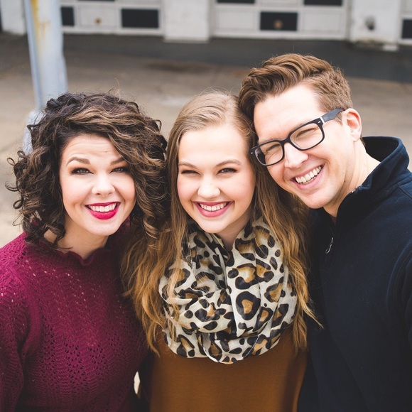 Meet your Posher, Mandy - Picture 2 of 3